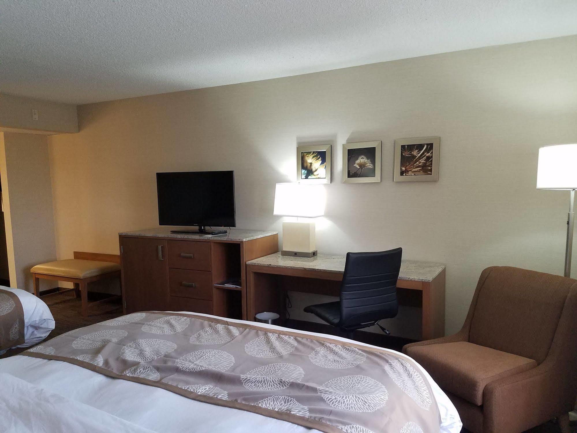 Radisson Hotel Detroit-Farmington Hills Exterior foto
